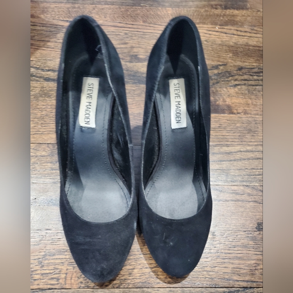 Steve Madden 8 Black Suede